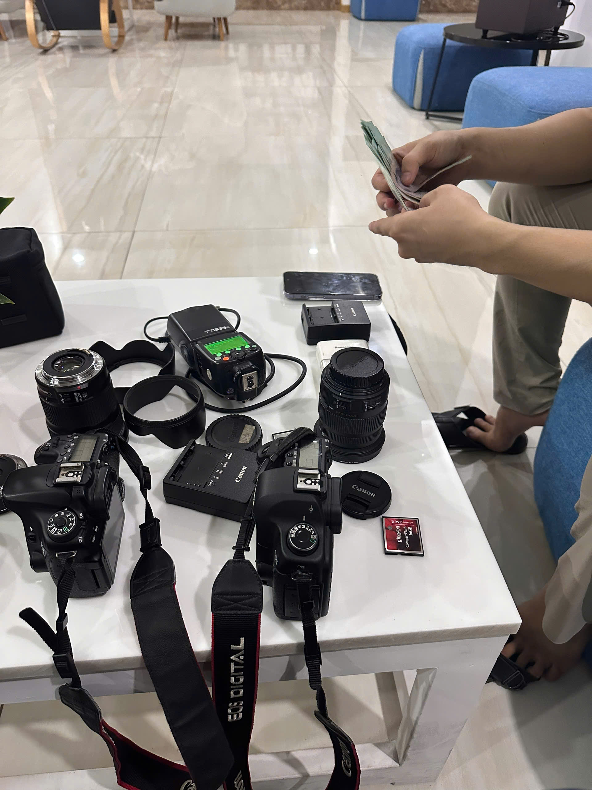 thu mua máy ảnh Canon 5D2