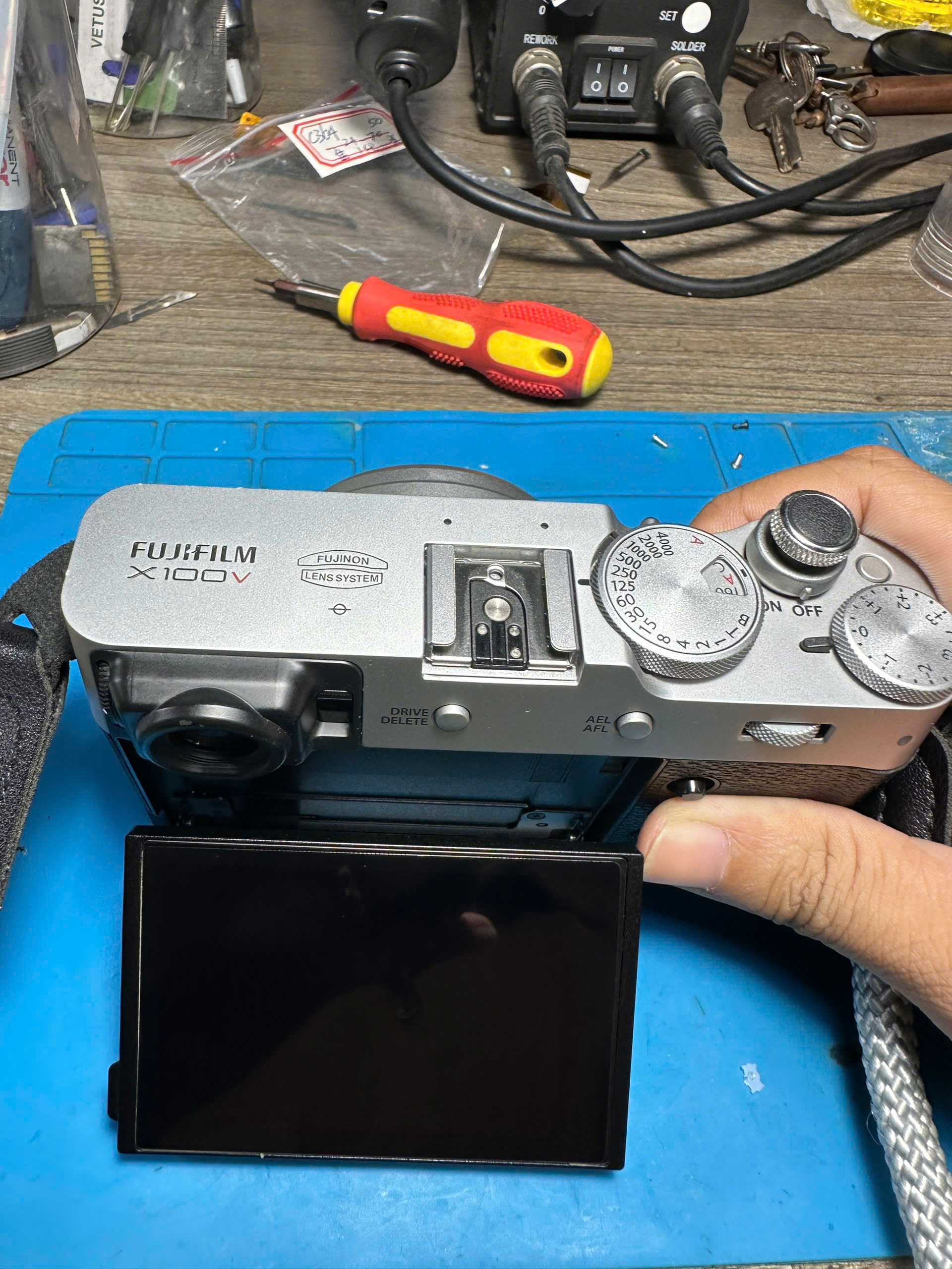 vệ sinh máy ảnh Fujifilm X100V