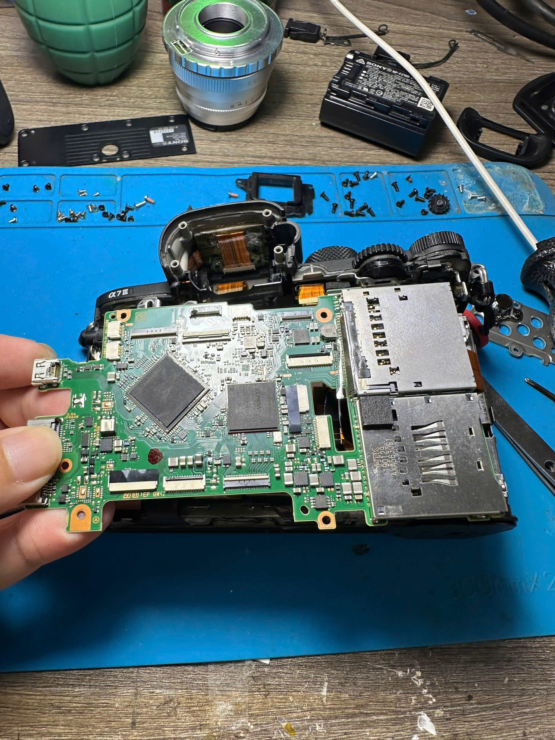 vệ sinh máy ảnh Canon R