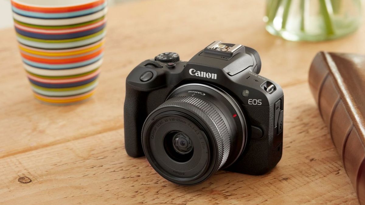 Vệ sinh máy ảnh Canon R100
