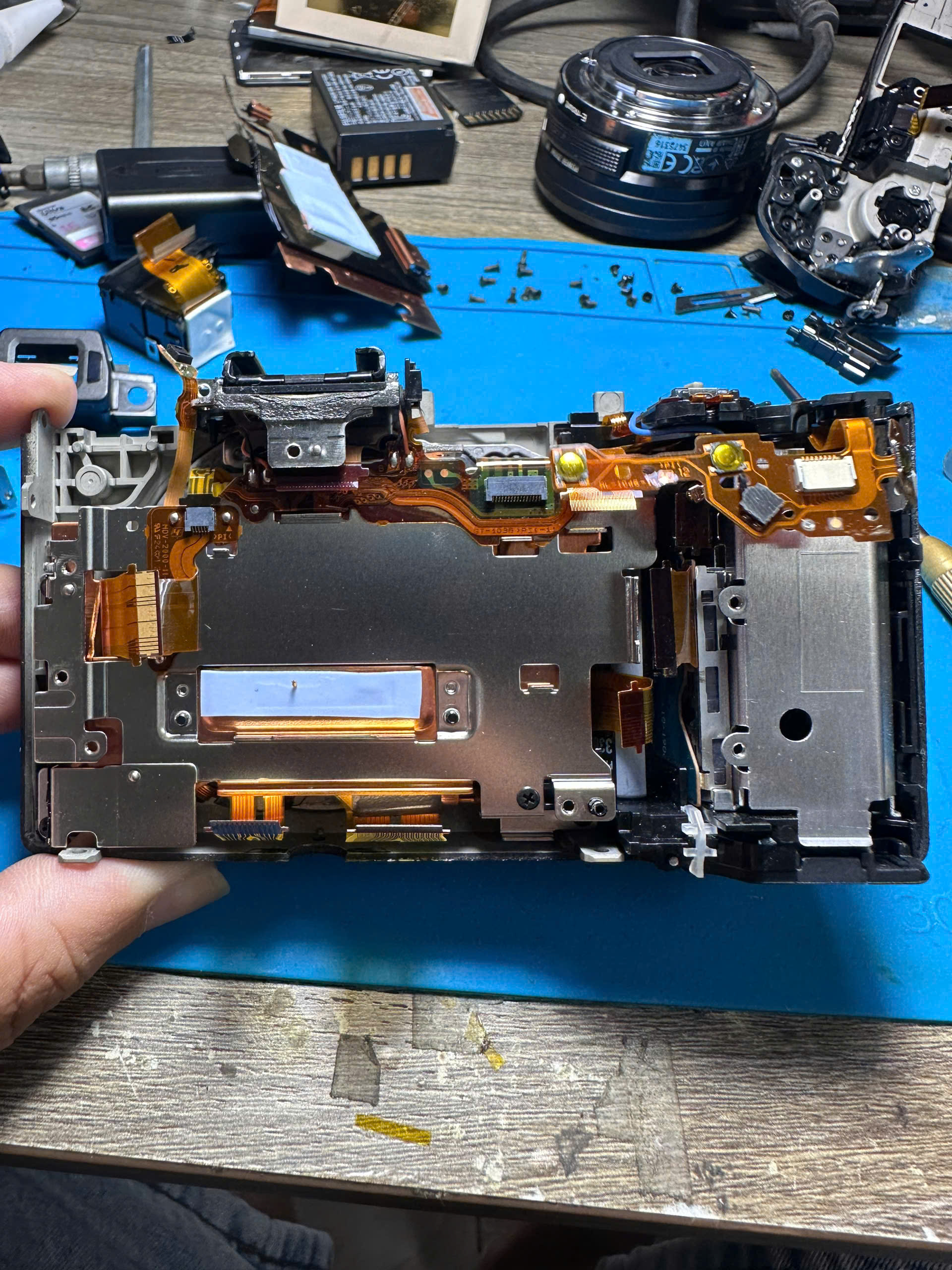 vệ sinh máy ảnh Sony A6300