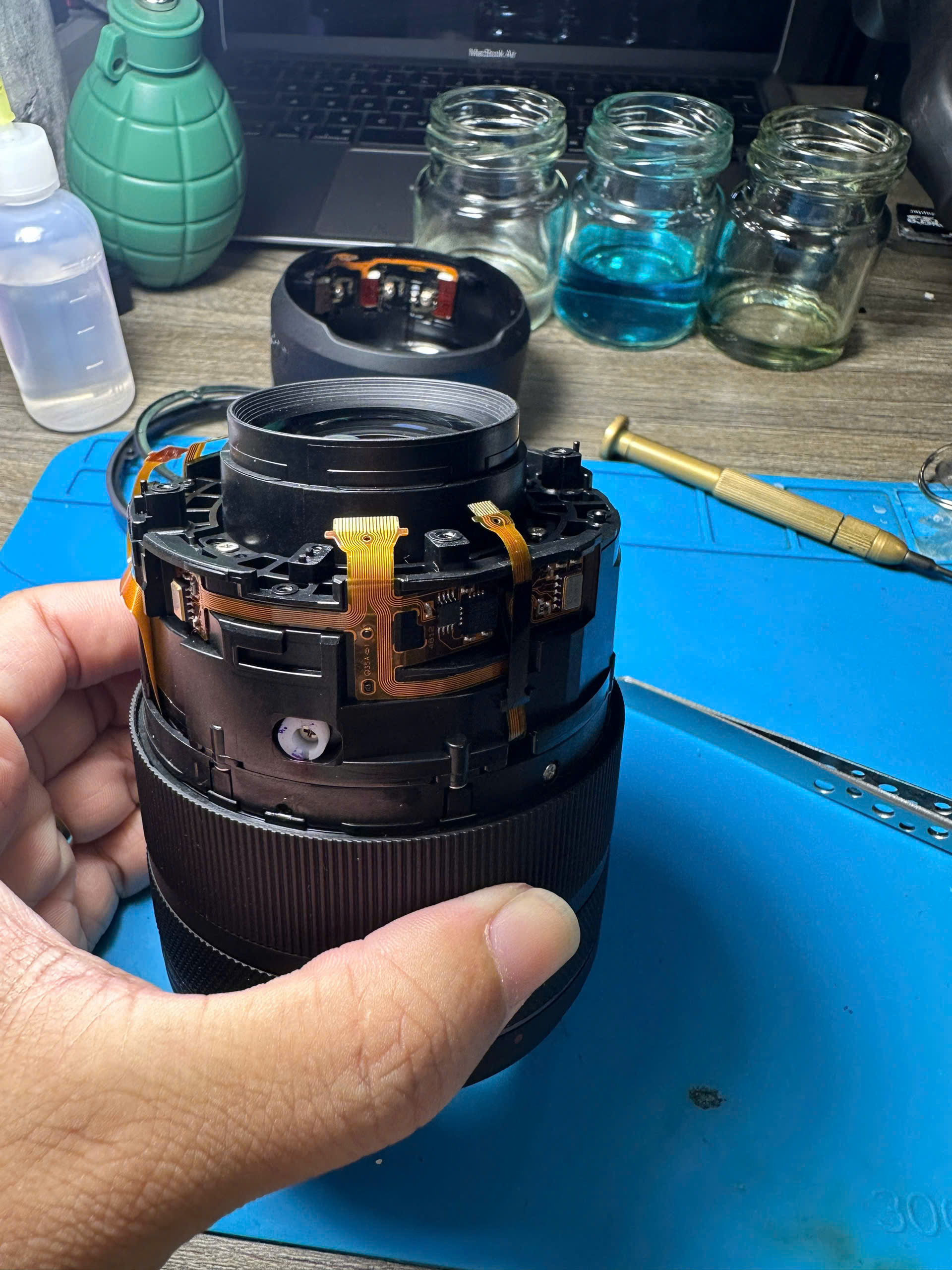 vệ sinh lens Canon RF 85mm F2