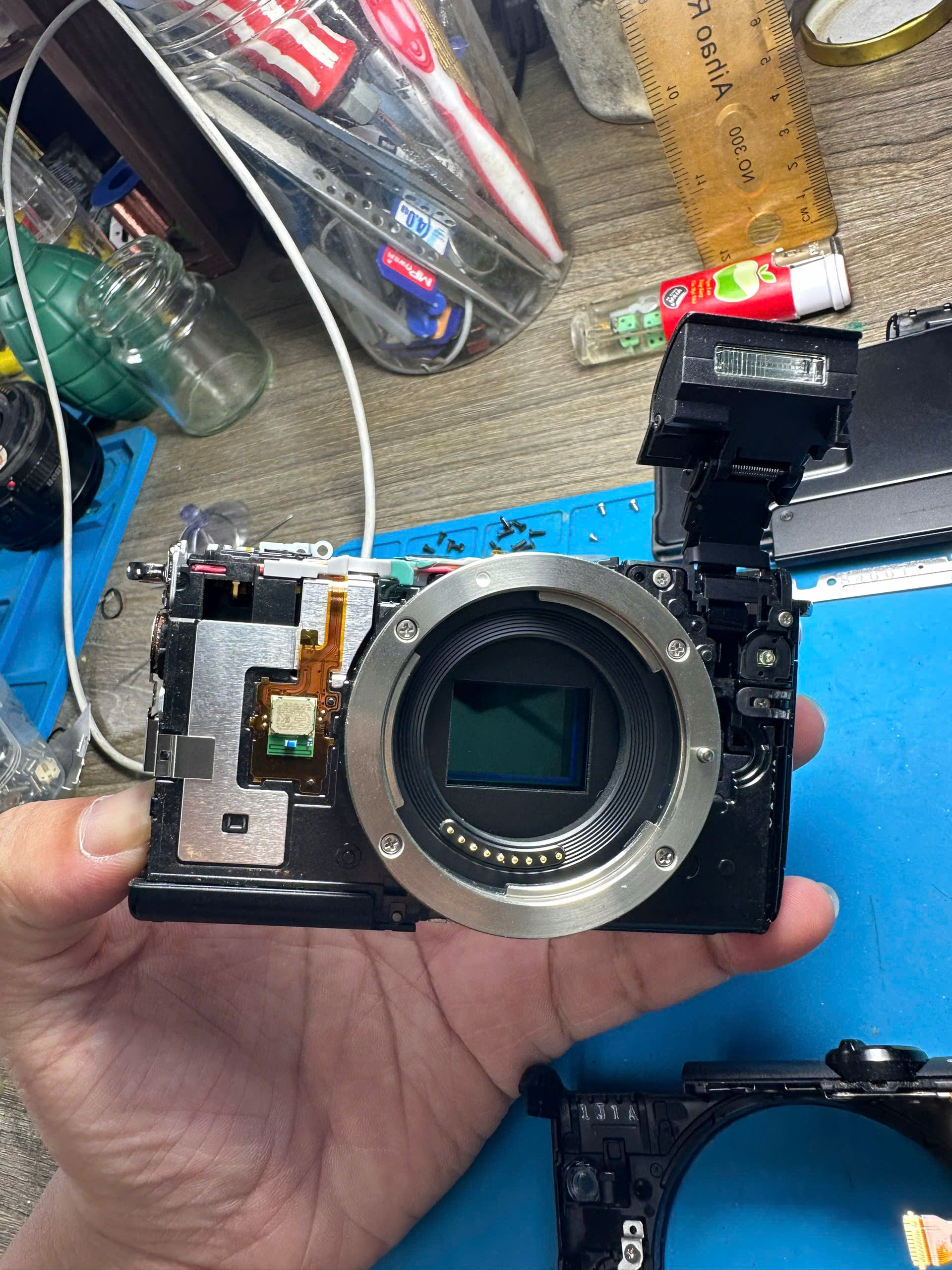 Vệ sinh máy ảnh Canon M100